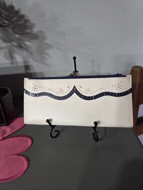 BUXTON LONG WALLET COWHIDE Rare Piece